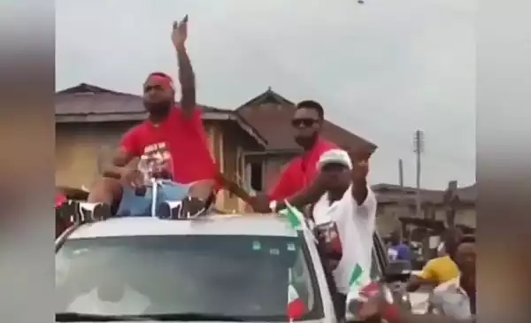 Davido Mobbed By Fans As He Campaigns For His Uncle In Osun State (Photos)